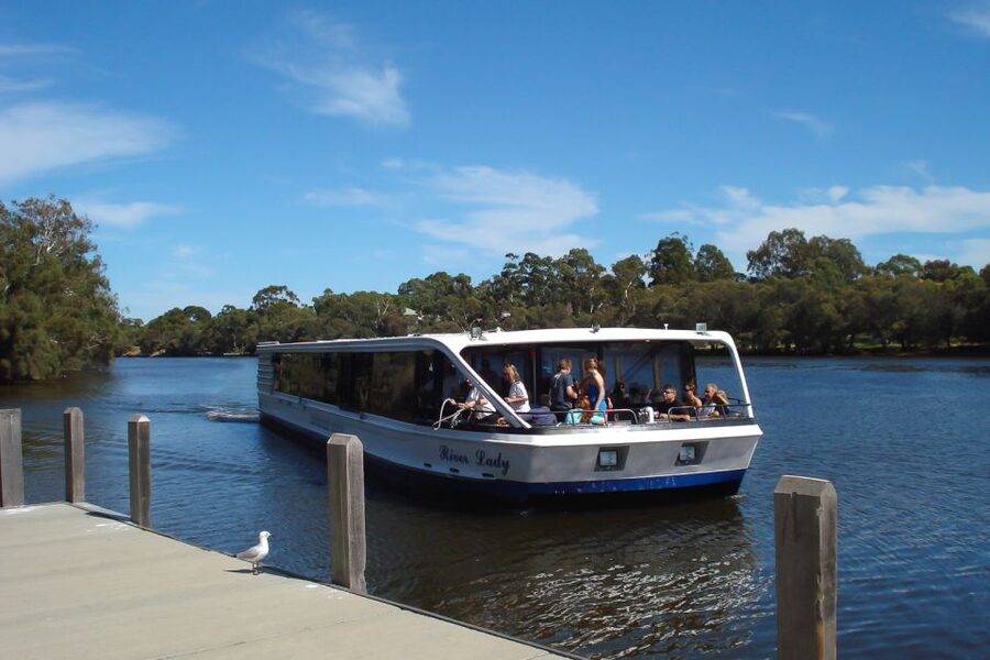 Perth: Full Day Swan Valley Cruise & Wine Tasting With Lunch - Two winery stops and a closer look at local producers