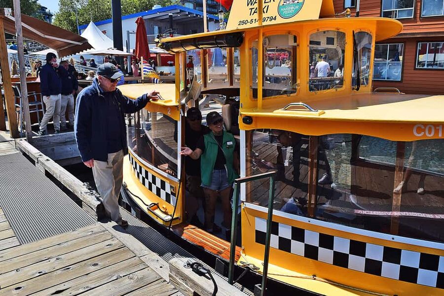 Pickle Pub Crawl: Ferry Rides and Appetizers - The first water taxi: 20 minutes on the harbour