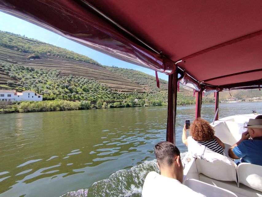 Pinhão: Douro River 50-min Boat Trip with Port Wine - Quinta da Roeda and the Port wine connection
