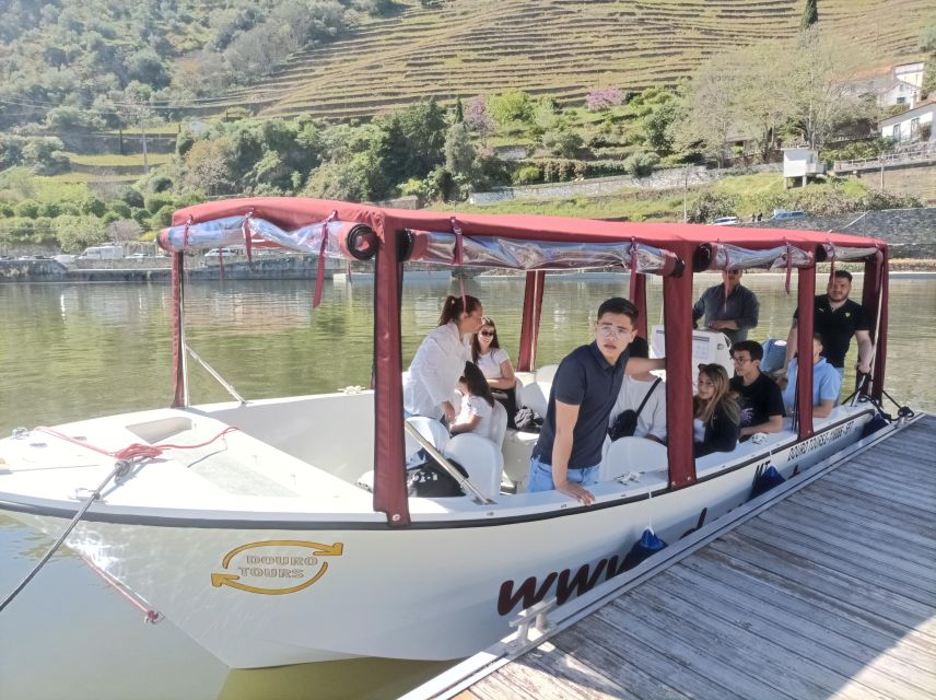 Pinhão: Douro River 50-min Boat Trip with Port Wine - How the guides shape the experience