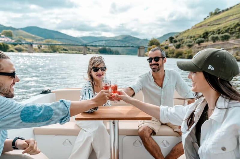 Pinhão: Douro River Solar Boat Tour with Wine Tasting - The return ride and the value of one hour