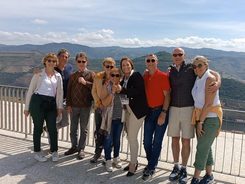 Pinhão: Douro Valley with Wine Tasting, Boat Trip and Lunch - Lunch in Pinhão with Port at the table