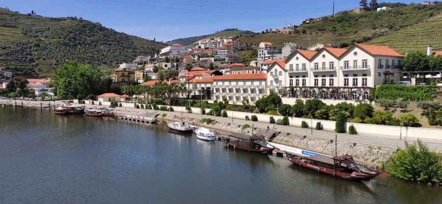 Pinhão: Douro Valley with Wine Tasting, Boat Trip and Lunch - Starting beside the Douro River