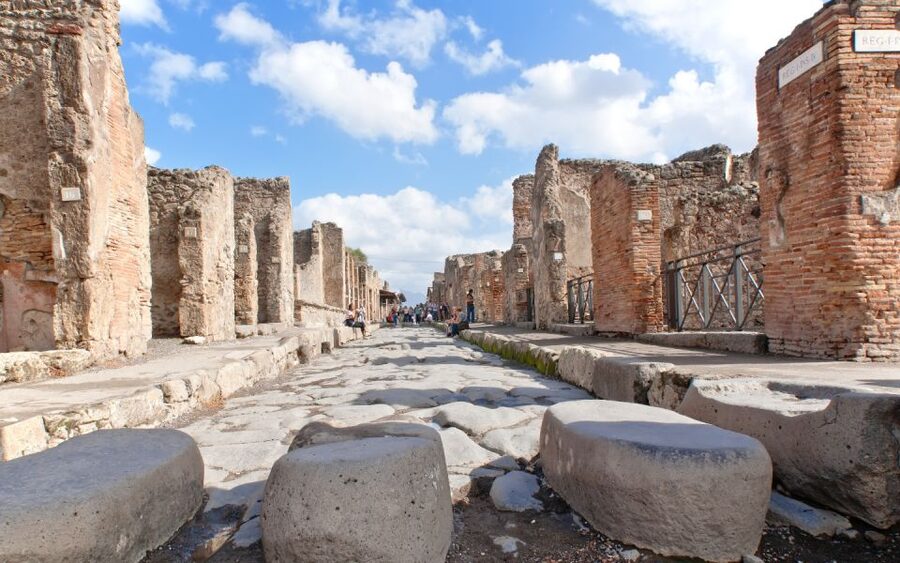 Pompeii: Archeological Tour & Wine Tasting at Mt. Vesuvius - Heat, shoes, and practical comfort