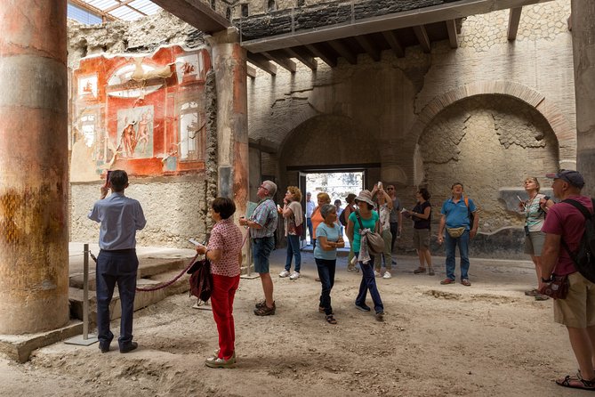 Pompeii Ticket + Tour with Optional Tasting Experience at Pompeii - Why the guide matters at Pompeii