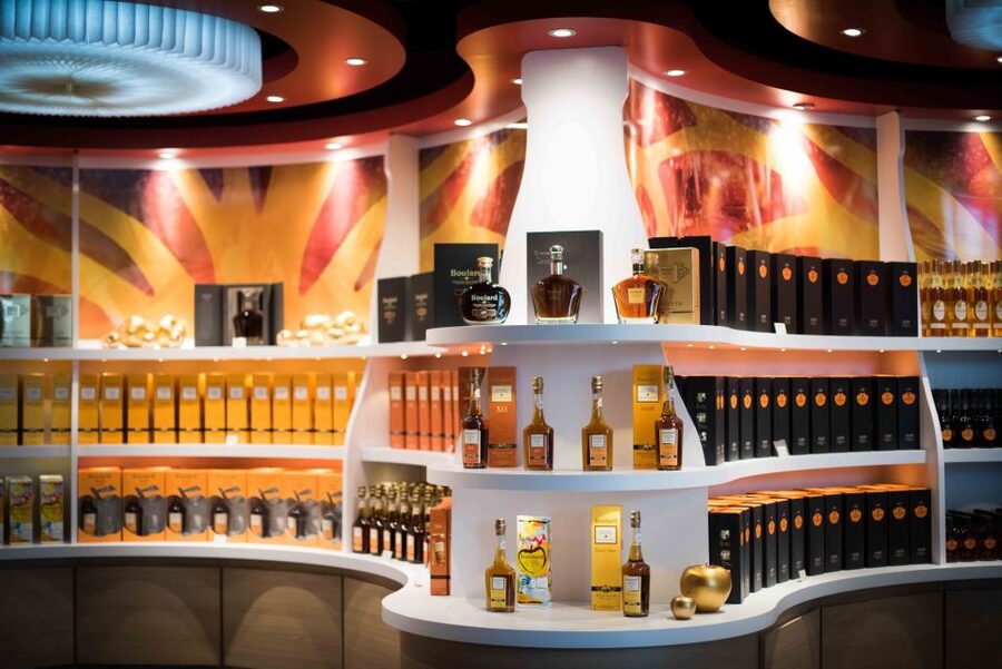 Pont-l'Évêque: DISTILLERIE PERE MAGLOIRE Entry with Tastings - Accessibility and comfort notes