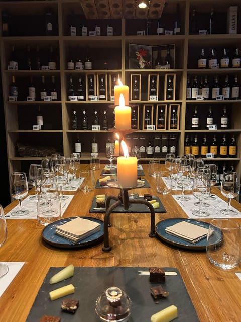 Port Wine class with 3 or 5 Port tasting and pairings - A convenient Port lesson beside Palácio da Bolsa