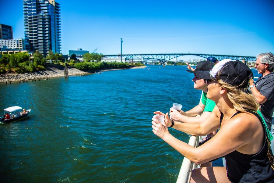 Portland: Happy Hour Sightseeing Cruise - Happy hour, bar service, and the food question