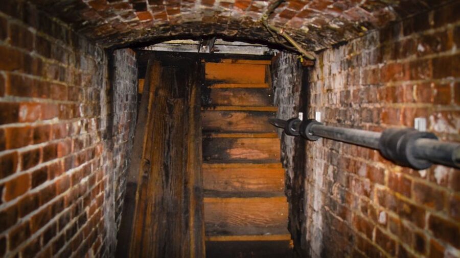 Portland: Underground Shanghai Tunnel Tour with Beer Tasting - The beer tasting and full pint at Old Town Pizza