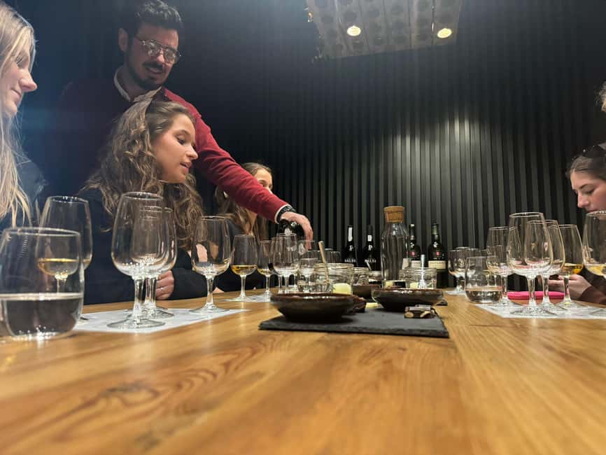 Porto: 3 or 5 Port Wine Tasting with Pairings - What the host adds to the experience