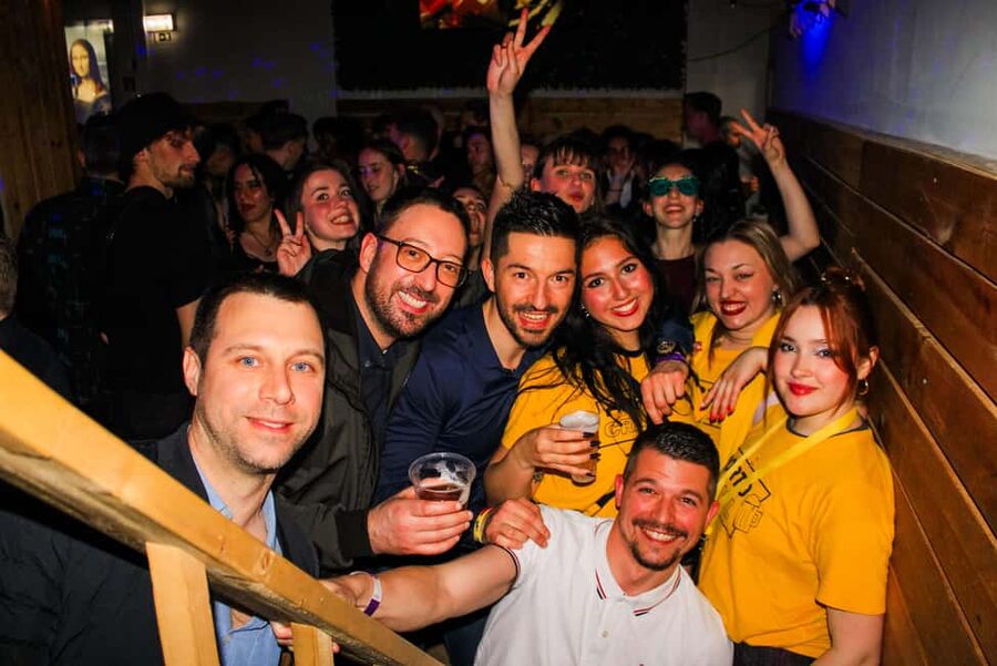 Porto: 4 Bar Pub Crawl, 7 Drinks, & Skip-the-Line Club Entry - How to make the most of the evening