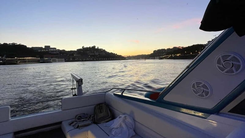 Porto: 6 Bridges Private Cruise with Local Wine and Snacks - What is served aboard the yacht