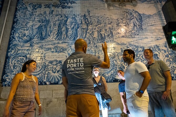 Porto Craft Beer Tour: 7 Beers + 3 Food Pairings in a Small Group - A Fábrica da Picaria brings in Francesinha