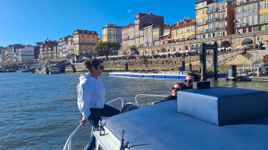 Porto: Douro Cruise, 6 Bridges & 4 Port Wines (Max 7) - A quiet boat instead of a crowded city cruise
