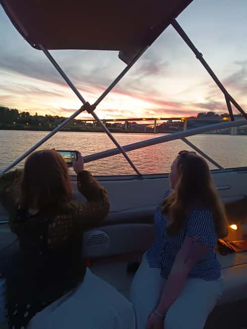 Porto: Douro River Cruise & Boat Tour with Port Wine Tasting - Port tasting on a moving river