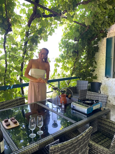 Porto: Douro Valley Wine Tour with a Sommelier & Boat Trip - The N222 drive into the Douro Valley