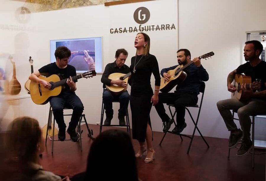 Porto: Fado & Port Wine in Traditional Portuguese Music Shop - What happens during the one-hour show