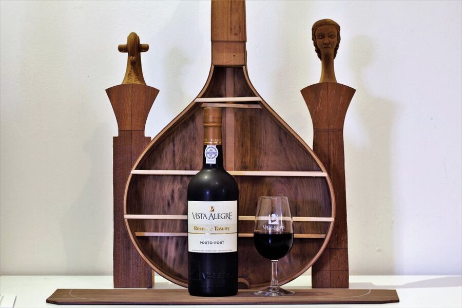 Porto: Fado & Port Wine in Traditional Portuguese Music Shop - The singers, musicians, and mood