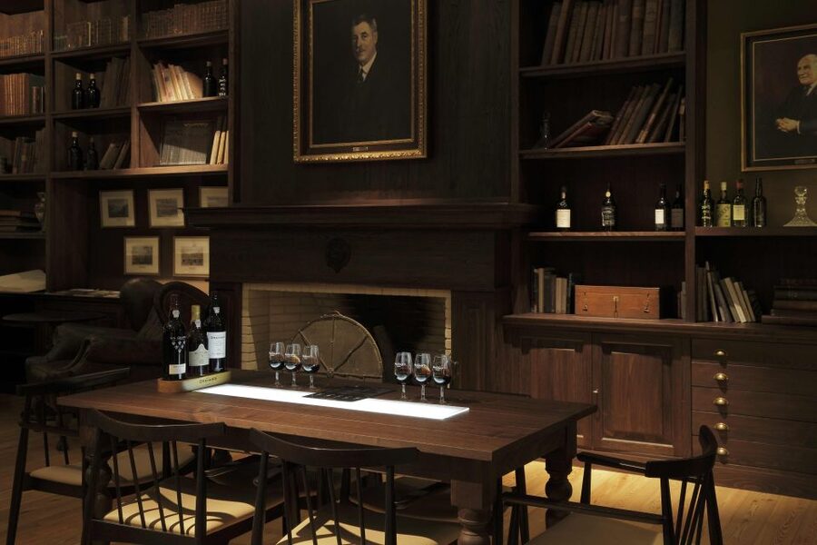 Porto: Graham's Port Lodge Tour & Vintage Room Wine Tasting - Arriving at Graham’s on the Vila Nova de Gaia ridge