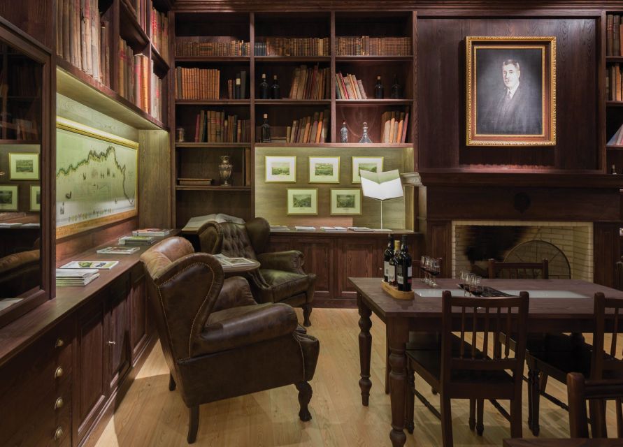 Porto: Graham's Port Lodge Tour & Vintage Room Wine Tasting - Walking among 2,000 oak pipes