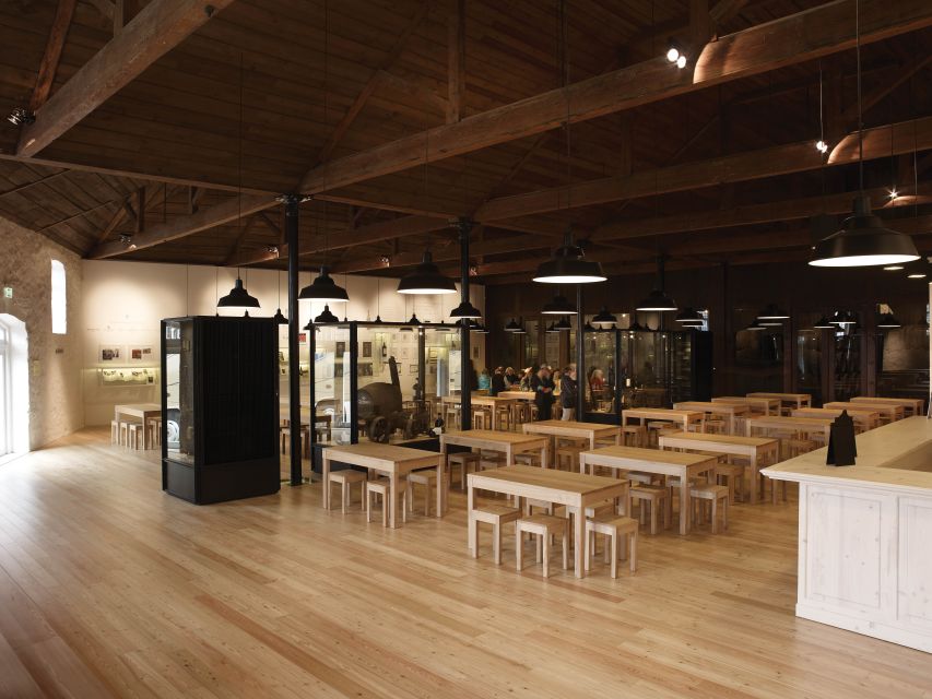Porto: Graham's Port Lodge Tour with Premium Wine Tastings - Key points to know before you book