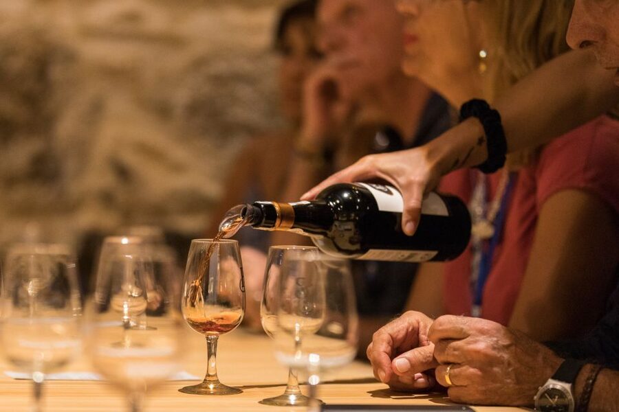 Porto: Guided Tour and Tasting of 3 Port Wines at Poças - Why Poças makes a good first Port experience