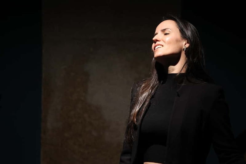 Porto: Intimate Fado Show & Port Wine in Trindade Noble Hall - Why the intimate format works
