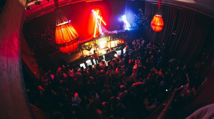 Porto: Pub Crawl with 6 Drinks and VIP Club Entry - Who should book this Porto night out?