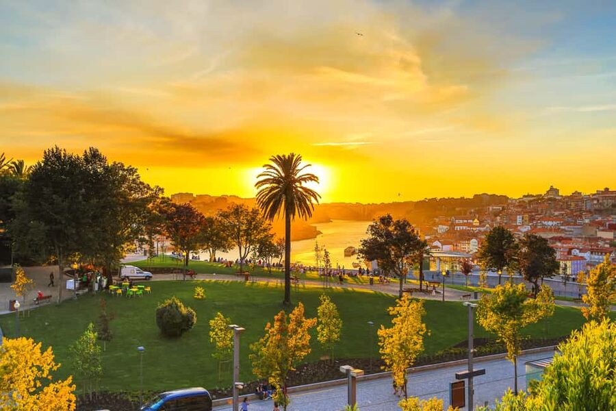 Porto: Sunset Walking Tour with Port Wine and Views - Why this tour works best on your first evening