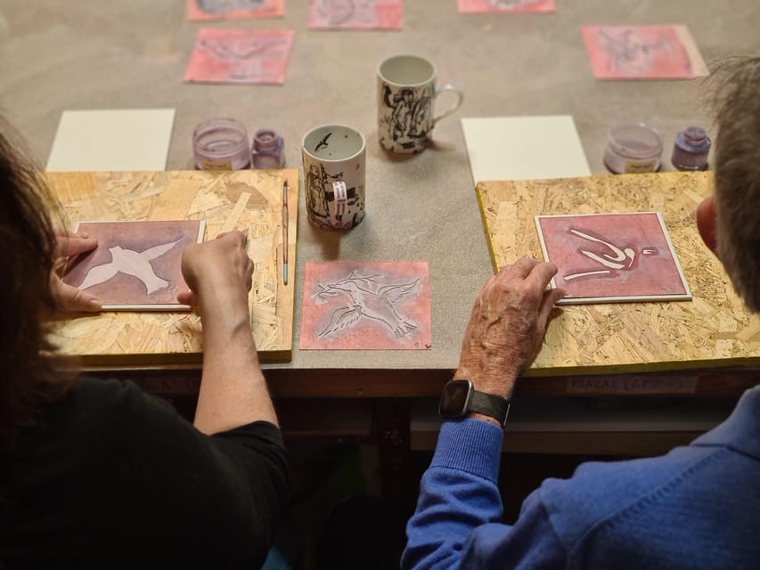 Porto: Tile Painting Workshop with Tea and Port Wine - The opening talk: tiles, buildings, and Portuguese identity