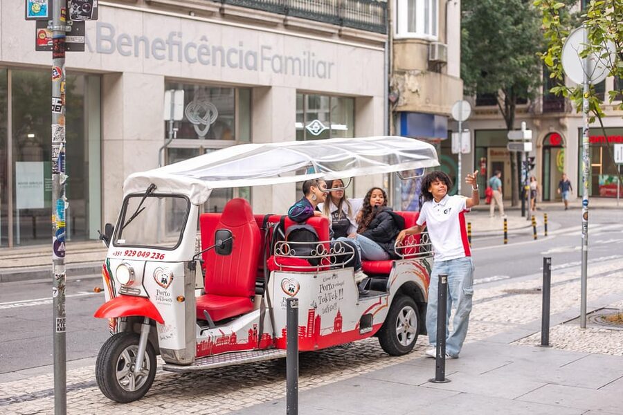 Porto: Tuk tuk Tours with Port Wine Tasting - The Serra do Pilar viewpoint