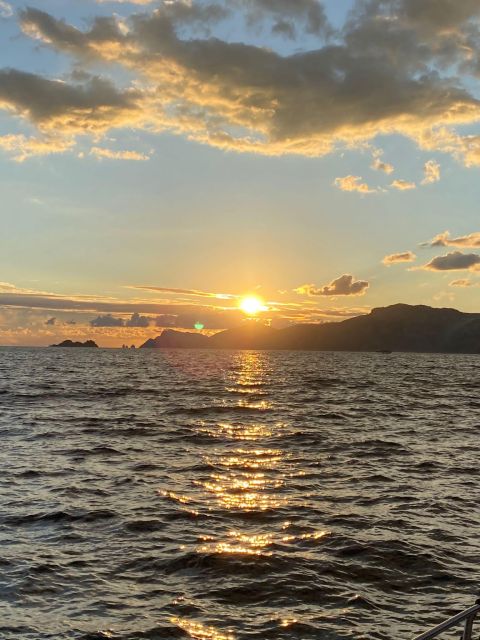 Positano: Sunset Group Boat Tour Amalfi Coast with Prosecco - Why the sunset looks better from the water