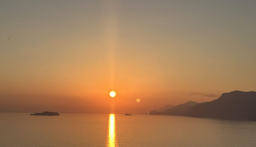 Positano: Sunset Group Boat Tour Amalfi Coast with Prosecco - Starting at Spiaggia Grande in Positano
