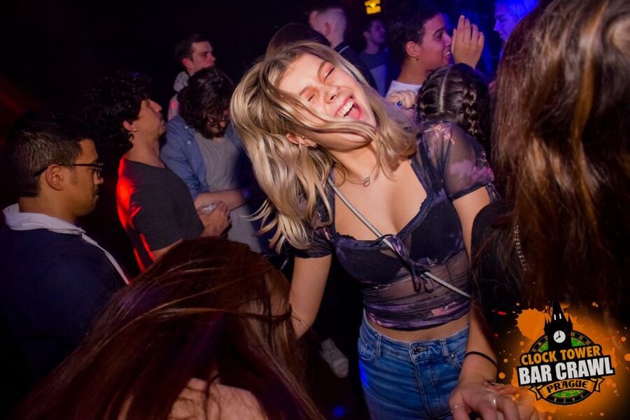 Prague: Clock Tower Bar Crawl ending at the BIGGEST CLUB - Key points at a glance
