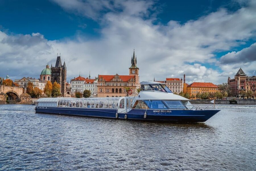 Prague: Evening Vltava River Eco Cruise with Prosecco - Prague Castle from the Vltava