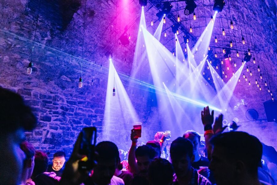Prague: Pub Crawl with Unlimited Drinks & 5-floor Club Entry - Choosing 7:45 PM or 9:45 PM