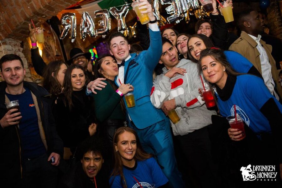 Prague: Pub Crawl with Unlimited Drinks, Bars & Club Entry - The two-hour open bar and what it is worth