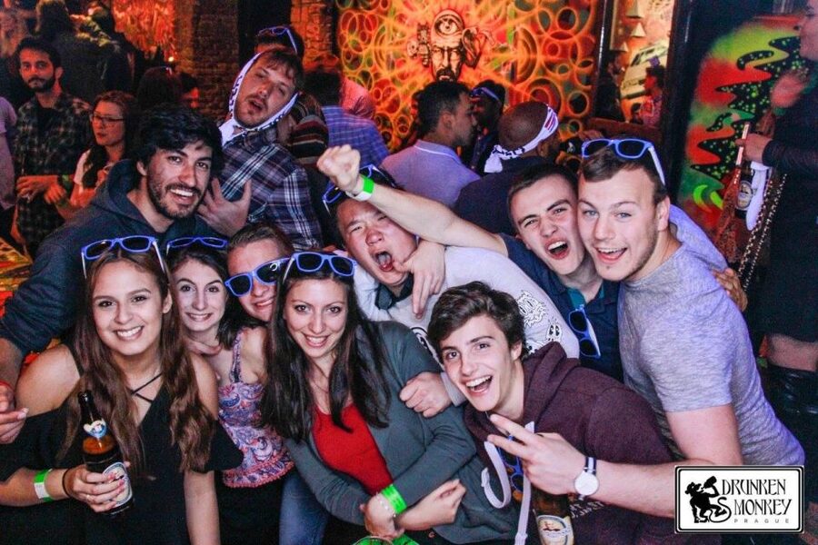 Prague: Pub Crawl with Unlimited Drinks, Bars & Club Entry - Choosing between the 7:45pm and 10pm groups