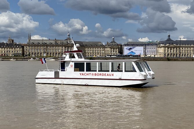 Prestige Commented Cruise glass of wine and Canelé in Bordeaux - Wine, canelé, and the value of the ticket