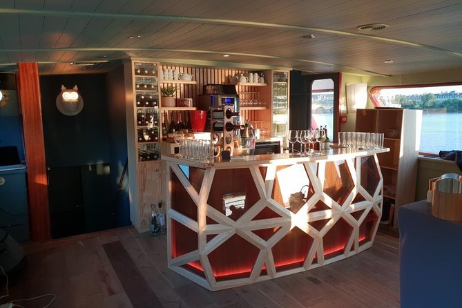 Prestige Commented Cruise glass of wine and Canelé in Bordeaux - Should you book the Prestige Commented Cruise?