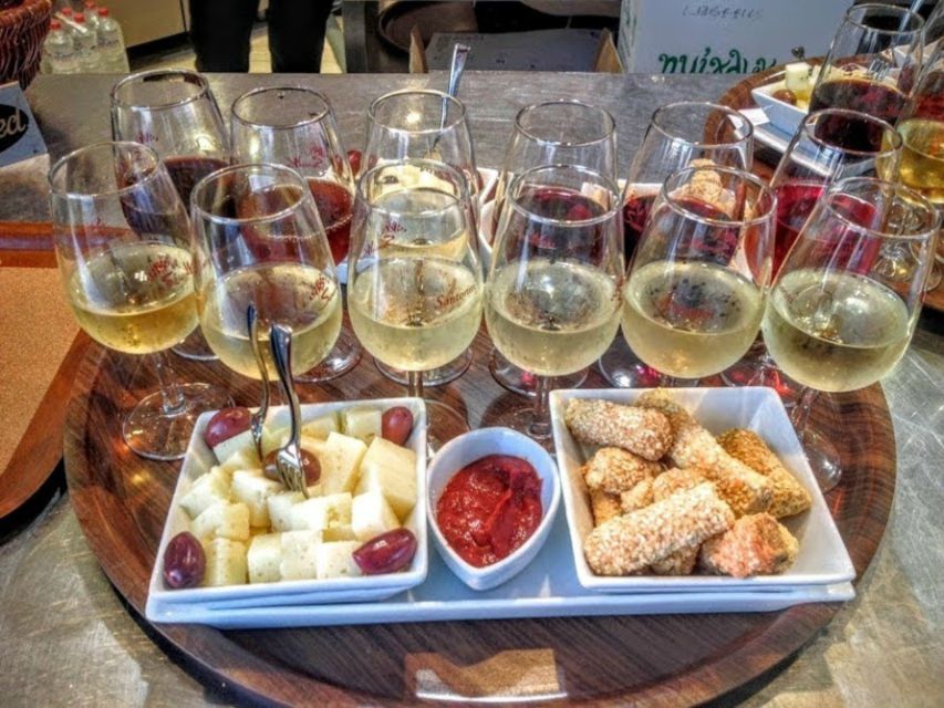 Private Group Visit to Akrotiri & 3 Wineries with Tastings - Timing, pickup, and practical comfort