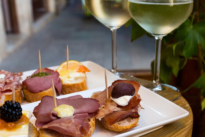 Private Secret Venice Tour; Rialto Market, San Polo & Food and Wine tasting - San Polo and the old Carampane quarter
