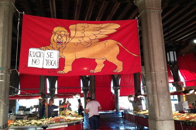 Private Secret Venice Tour; Rialto Market, San Polo & Food and Wine tasting - What the guiding is like