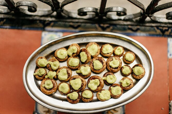 Private Seville Tapas & History Tour - How much food and drink should you expect?