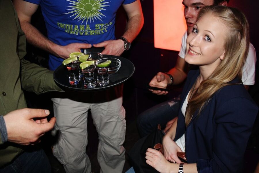 Pub Crawl Cologne Including Admission Fee for Bars and Shots - How to plan the night without overdoing it
