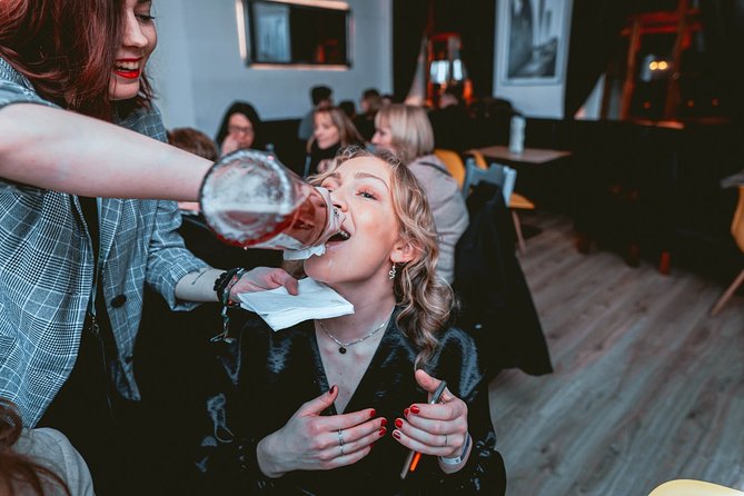 Pub Crawl + Unlimited Drinks + VIP entry + Drinking Games & Photographer - Timing, age rules, and practical planning
