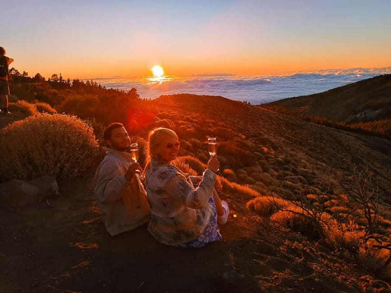 Puerto Cruz: VIP Teide Sunset & Stars, Guachiche Lunch+Cava - Volcanic Views on the Road to Teide