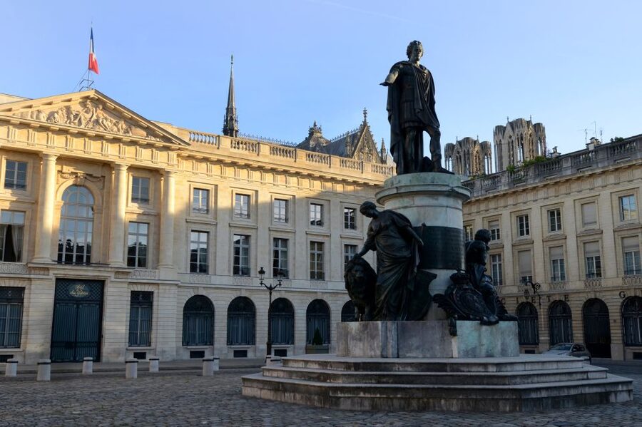 Reims : city-center discovery tour and champagne tasting - From antique Reims to the medieval city