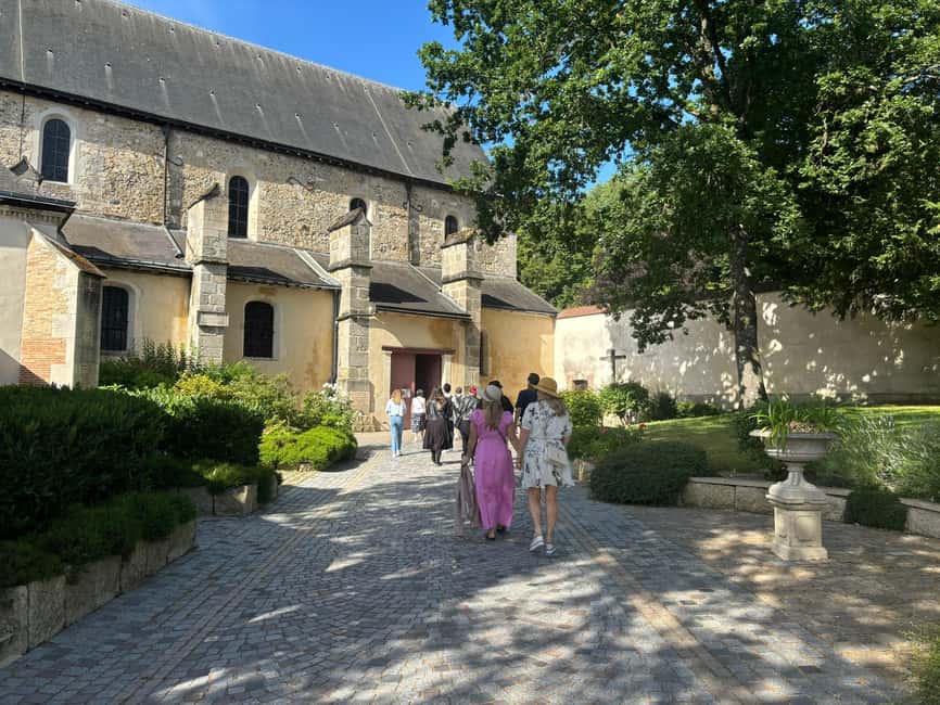 Reims: Moët & Chandon and Family-Run Winery Day Tour & Lunch - A Champagne-paired lunch at a family estate