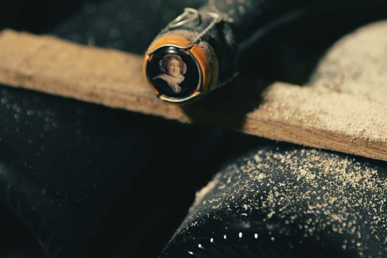 Reims: Veuve Clicquot and Family-Run Winery Day Tour & Lunch - Starting in Reims or Épernay